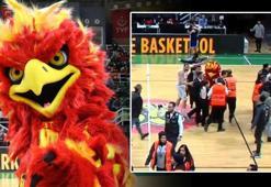 Göztepe'nin maskotu ilk maçında karakolluk oldu! Gözaltına alındı