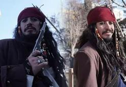 Ankara sokaklarında 'Jack Sparrow'! Vatandaşlar ilgiyle karşıladı