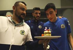 Menemen FK'da şehit Fethi Sekin'in futbolcu oğlu Burak için özel kutlama