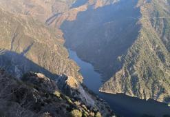 400 metrelik uçurumdan yuvarlanan şahıs aranıyor