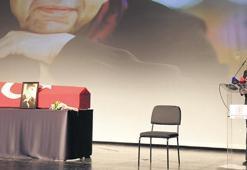 Dostlukların yazarına alkışlarla veda