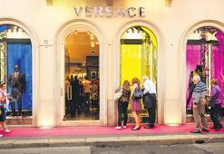 Prada, Versace’yi ‘satın alıyor’ iddiası