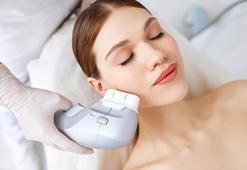 Ameliyatsız yüz gençleştirmek mümkün! Kolajen üretimini uyararak, yaşlanmanın izlerini siliyor