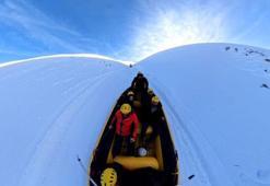 Erzincan’da kar raftingi renkli görüntüler oluşturdu