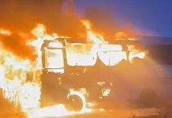 Yalova'da faciadan dönüldü! Öğrenci servisi alev alev yandı