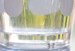 Lekeli ve mat görünen bardakları ışıl ışıl yapıyor! Bulaşık makinenize deterjan olarak ekleyin