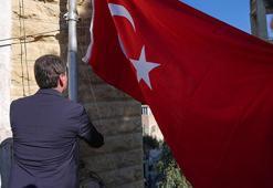 Suriye'de tarihi an! Türk bayrağı göndere çekildi