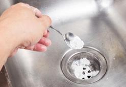 Tıkanmış lavabolara 15 yıllık tesisatçı hilesi! Şeker işi çözüyor, artıklar için birebir