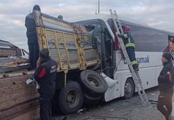 Son dakika... Konya’da yolcu otobüsü kamyona çarptı! Ölü ve yaralılar var