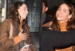 Özge Özacar flaşlar patlayınca tepki gösterdi! 'İzin aldınız mı?