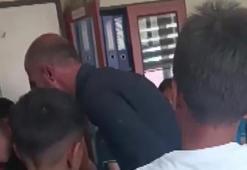 Sınıfta skandal görüntü! Okul müdüründen öğrencilere sıra dayağı