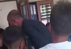 Sınıfta skandal görüntü! Okul müdüründen öğrencilere sıra dayağı