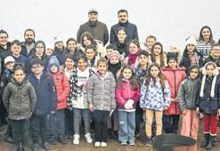 Çocuklarla Dikili’de balık tuttu