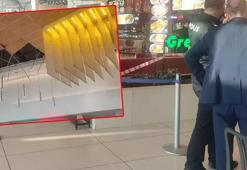 AVM'de korku dolu anlar! Yemek yerken kafasına asma tavan düştü