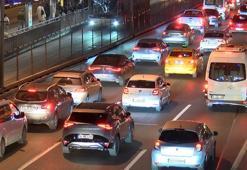 İstanbul trafiği durma noktasına geldi! Okul açıldı, yollar kilitlendi