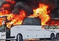 Batman'da seyir halindeki yolcu otobüsü bir anda alev aldı