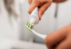 Dişleri inci gibi beyazlatıyor! Tek fırçalamada bembeyaz dişler