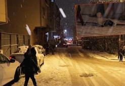 Ümraniye'de çocukların kar sevinci