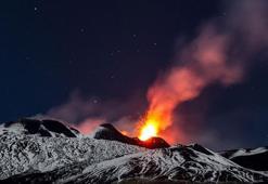 Etna Yanardağı'nda lav akışı başladı