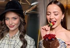 Kan Çiçekleri'nin Dilan'ıydı! Yağmur Yüksel'den patili dostuyla ayna pozu