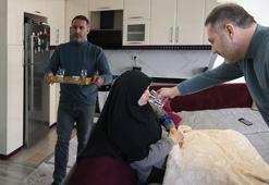 Hem ayaklarını hem de ellerini kullanamıyor… Eşine 12 yıldır bebek gibi bakıyor!