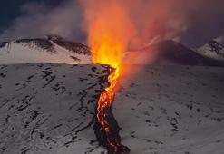 'Etna' harekete geçti! 2 kilometre yüksekliğe ulaştı