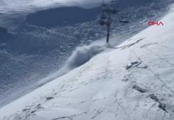 Palandöken Kayak Merkezi'nde meydana gelen çığ kamerada