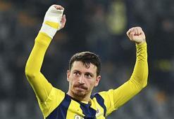 Mert Hakan Yandaş'tan Galatasaray derbisi öncesi gönderme: Annecim kırmızı kalp kullanmıyoruz