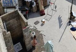 Çocuklarını hortumla dövüp üzerlerine soğuk su dökmüştü! O baba hakkında karar verildi