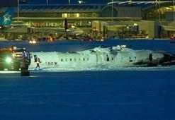 Bu kez Toronto! 80 kişi baş aşağı kaldı...Ters dönen uçakta camlardan akan jet yakıtını izlediler