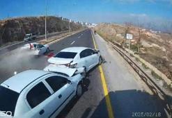 Şanlıurfa'daki korkunç kaza kameralara böyle yansıdı! 4 otomobil birbirine girdi