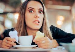 Kahve diş minesini mahvediyor! Hemen fırçalamak yanlış, 30 dakika bekleyin