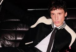 İstanbul'da lapa lapa kar yağdı! Edis, trafikte kalmamak için metroya bindi