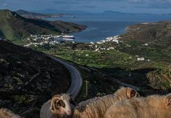 Yunan adası Santorini'de deprem sonrası şimdi de heyelan riski