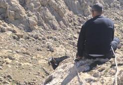 Kayalıklarda mahsur kaldılar! 17'si tek tek kurtarıldı