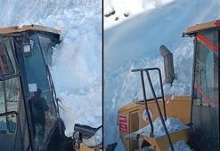 Hakkari'de feci olay! İş makinesinin üzerine bir anda çığ düştü