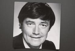 'Steven Bradley' rolüyle hafızalara kazınmıştı! Ünlü aktör hayatını kaybetti