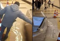 Metrobüs alt geçidini su bastı! Vatandaşlar zor anlar yaşadı