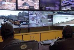 Milyonları böyle izliyorlar! Yüz ifadesinden sakallara her şey gözetim altında