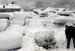 İl merkezinde 1, köylerde 3, yükseklerde 6 metreyi aştı! Bir şehir kar altında