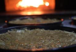 Odun ateşinde pişiyor! Ramazana özel lezzet için herkes kuyruğa giriyor