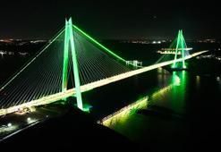 İstanbul'un köprüleri 'Yeşil' oldu! İşte o kareler