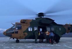 Hakkari'de askeri helikopter rahatsızlanan bebek için havalandı
