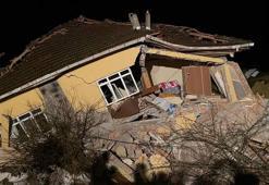 Sinop'ta kabus dolu gece! 3 ev heyelanda yıkıldı, yaralılar var