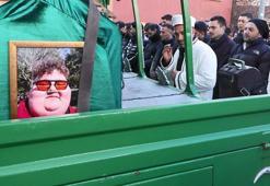 Hayatını kaybeden sosyal medya fenomeni Efecan Kültür son yolculuğuna uğurlandı