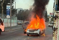 Avcılar'da dehşet anları! Alev alan otomobil 7 araca çarptı