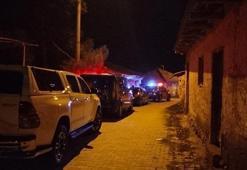 Her satırı vahşet! Babasını başını taşla ezerek öldürdü