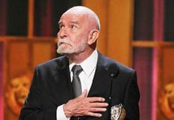 Dünyaca ünlü yazardan acı haber! Hayatını kaybetti