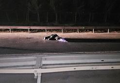 TEM'de feci son! Yolun ortasında yatan kişiye araç çarptı, metrelerce sürükledi