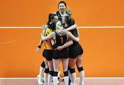 VakıfBank, Fenerbahçe Medicana'yı altın sette geçti! CEV Şampiyonlar Ligi'nde yarı finalde